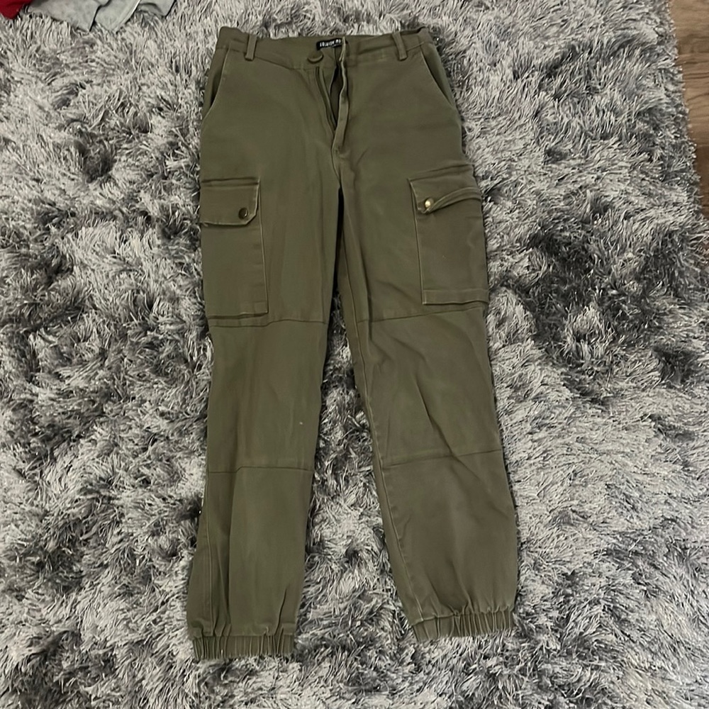 Woman’s XS olive green cargos